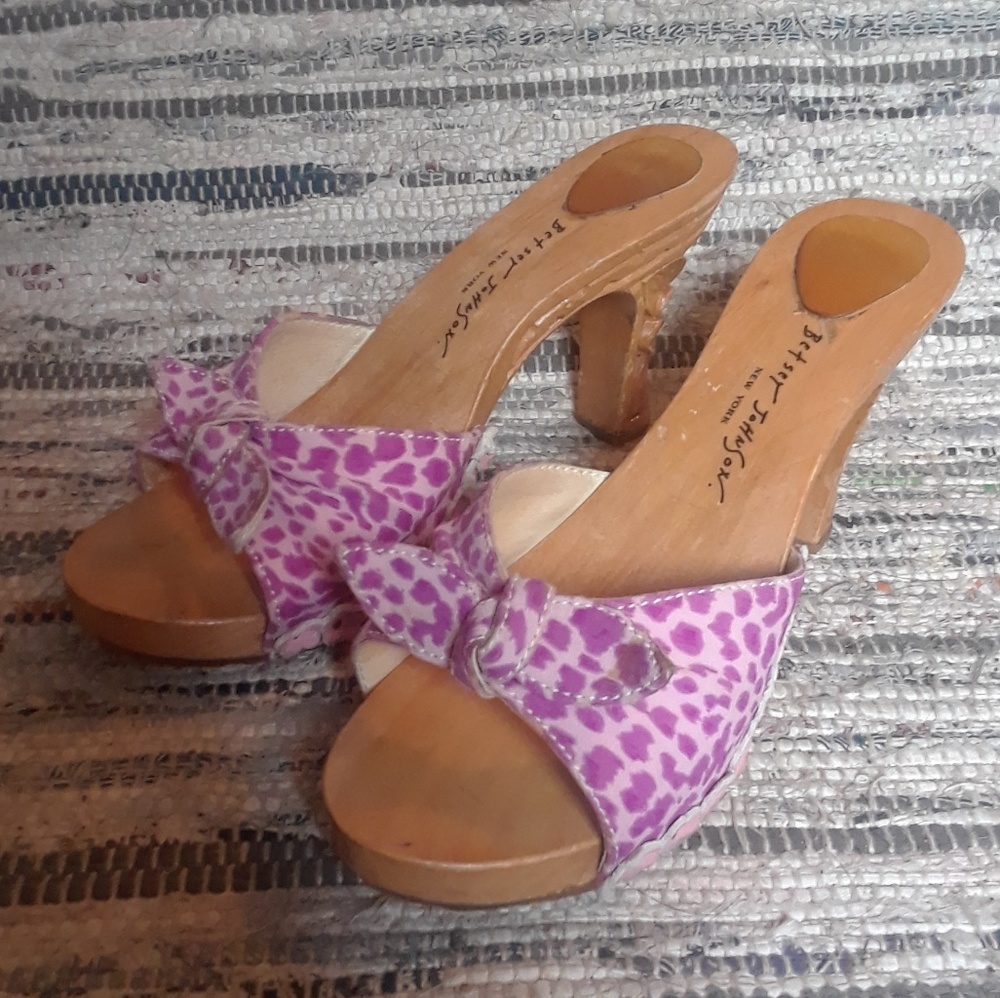 Betsey Johnson Pink Leopard Print Wood Carved Heel Mules Tiki Pinup - Picture 7 of 7